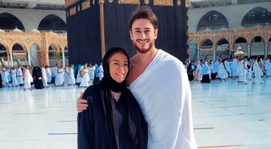 نزهة الركراكي ونجلها سعد لمجرد يؤديان مناسك الحج