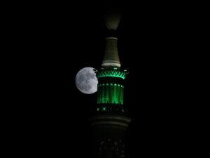 القمر الأزرق من مكة المكرمة