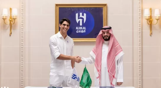 لحظة تعاقد الهلال مع بونو