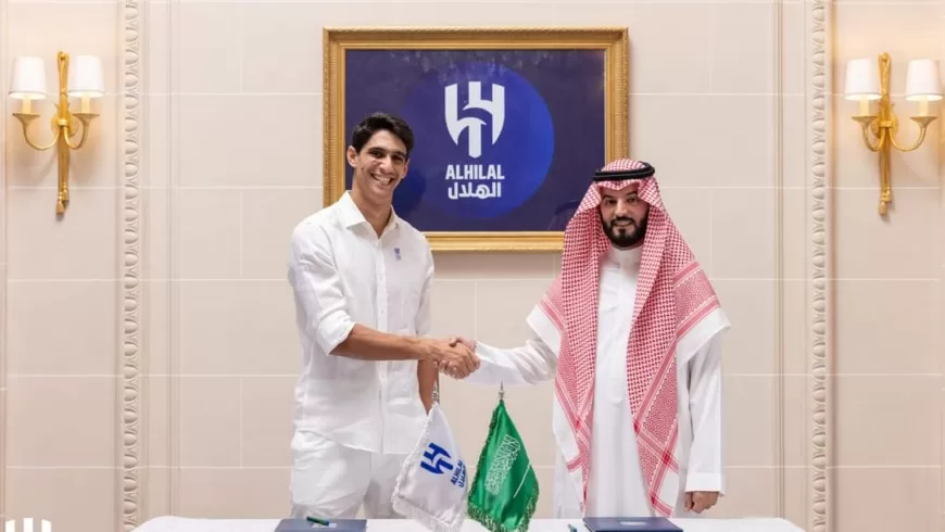 لحظة تعاقد الهلال مع بونو