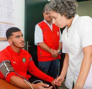 المنتخب المغربي يتبرع بالدم