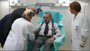 الملك محمد السادس يتبرع بالدم 