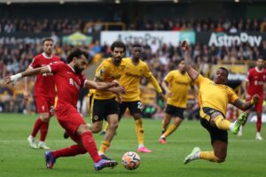 المصري محمد ‎صلاح لاعب ‎ليفربول تقدر قيمته السوقية بنحو 65 مليون يورو، بات أكثر لاعب أفريقي صناعة للأهداف في البريميرليغ بعد صناعته لهدفين في فوز فريقه على وولفرهامبتون 
