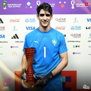 ياسين بونو يحصل على جائزة ر