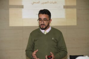 عماد الدين شارف مؤطر الورشة التكوينية الموسومة ب" تقنيات التصوير الصحفي"
