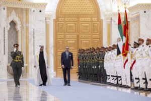 مراسم استقبال العاهل المغربي محمد السادس من قبل سمو الشيخ محمد بن زايد آل نهيان بدولة الإمارات 