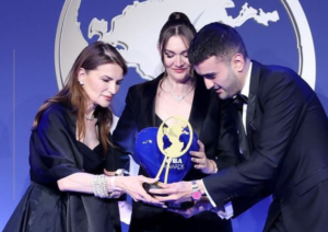 الشيف بوراك يتوج بجائزة WIBA AWard في مهرجان كان