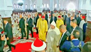 الملك محمد السادس يؤدي صلاة العيد .