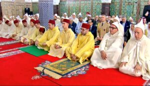 الملك محمد السادس يؤدي صلاة العيد .
