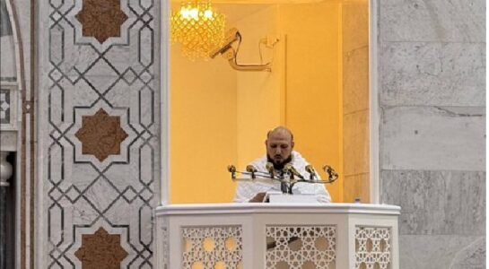 الشيخ المعيقلي بمسجد نمرة يلقي خطبة عرفة