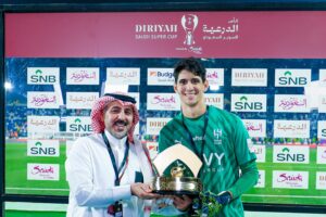 ياسين بونو أفضل حارس في السوبر السعودي 