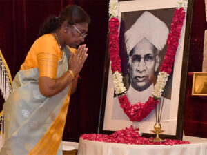 رئيسة الهند دروبادي مورمو تحتفي بالمفكر Sarvepalli Radhakrishnan