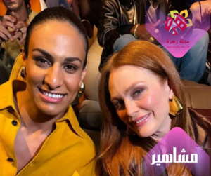 إيمان خليف تلتقط صورة مع الممثلة الأمريكية جوليان مور. في ميلانو 