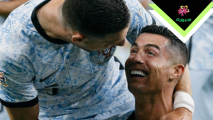 كريستيانو يحتفل بهدفه 900