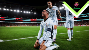 كريستيانو يحتفل بهدفه 900