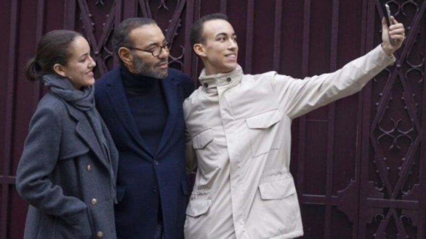 الملك محمد السادس رفقة نجليه في باريس