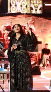 صورة من تحضيرات أحلام لحفل قرطاح أمس ،ملتقطة من قبل المصور علي