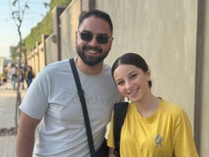 اسما شريف توثق لحظة عائلية مع طليقها وزوجها وابنتها