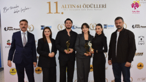 أبطال مسلسل المؤسس أورهان يتوجون بجوائز رفيعة
