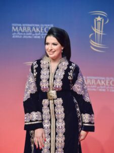 مونية لمكيمل تطل بالقفطان المغربي في مهرجان مراكش الدولي للفيلم