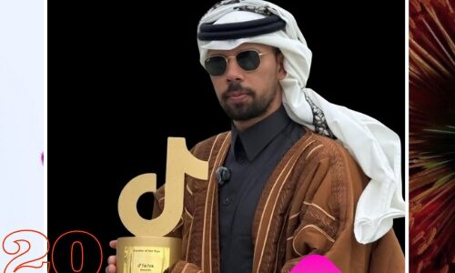 صانع المحتوى خالد العليان يرتدي البشت والزي العربي التقليدي ويحمل درع جائزة "صانع العام" الذهبية من تيك توك.