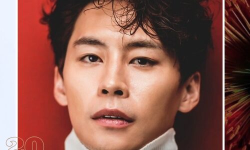 الممثل الكوري الجنوبي جونغ أون وو (Jung Eun-woo) بملابس بيضاء وخلفية حمراء - نعي وفاة الممثل الكوري جونغ أون وو عام 2026.