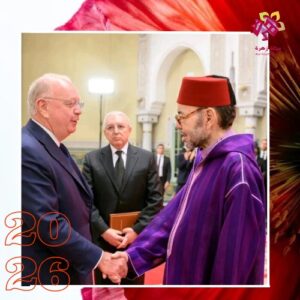 جلالة الملك يصافح رئيس مجموعة سافران بالقصر الملكي بالدار البيضاء 2026.