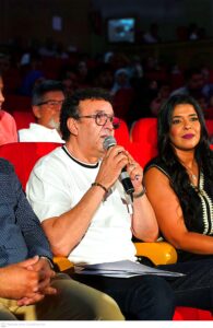 الفنانة بيان بلعباشي والفنان رشيد برياح رئيس لجنة تحكيم مسابقة "جيل الراي