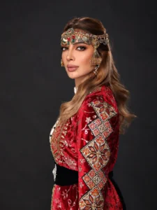 الفنانة أصالة نصري بالزي التراثي السوري بمناسبة إطلاق ألبومها التراثي الجديد أصالة بالزي التقليدي السوري