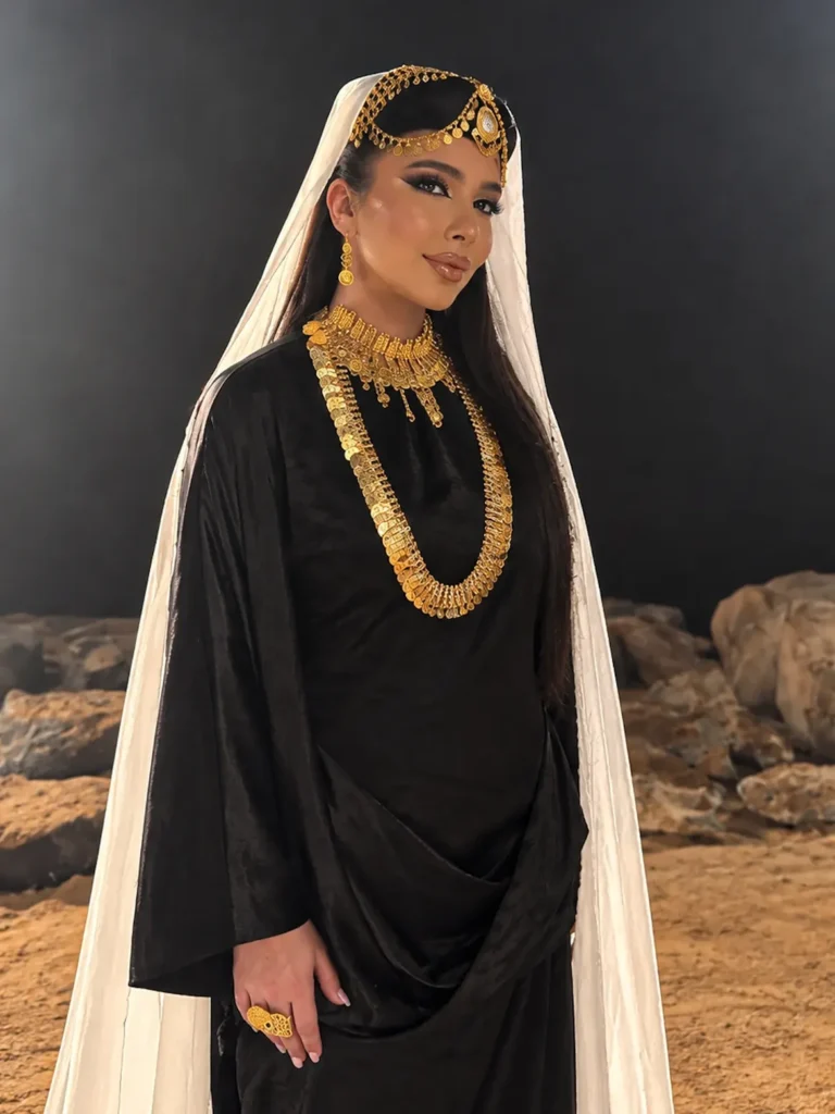 بالذهب والمخمل الأسود.. أصالة تُحيي زي العروس الجبلي في ألبومها الجديد