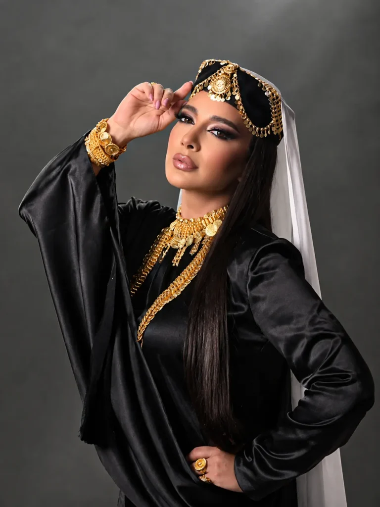بالذهب والمخمل الأسود.. أصالة تُحيي زي العروس الجبلي في ألبومها الجديد
