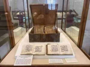 قصّـة السلطان المغربي علي بن حسن المريني الذي خط أندر مصحف في العالم بعبق المسك والزعفران قبل سبعة قرون